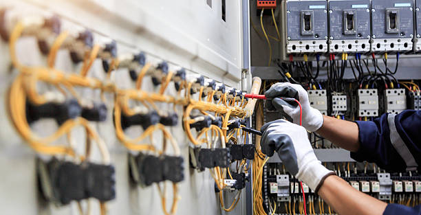 Professional Electrician technician working in Machesney Park, IL